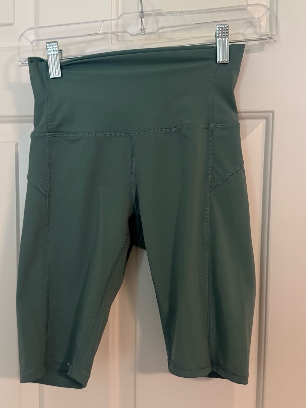 Lululemon Wunder Train High-Rise Short 8" Contour Fit Size 4)